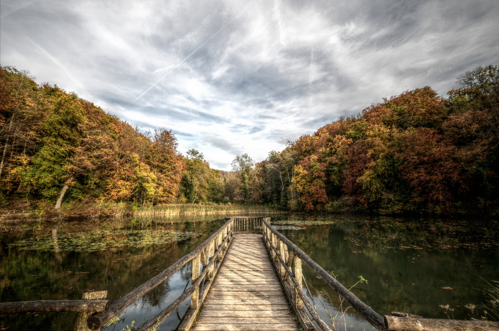 Steg zum Herbst