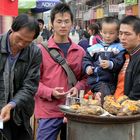 Stehbüffets in den Straßen von Kunming