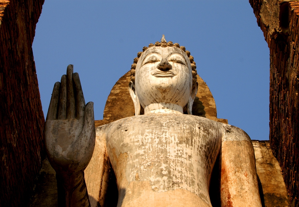 Stehender Buddha