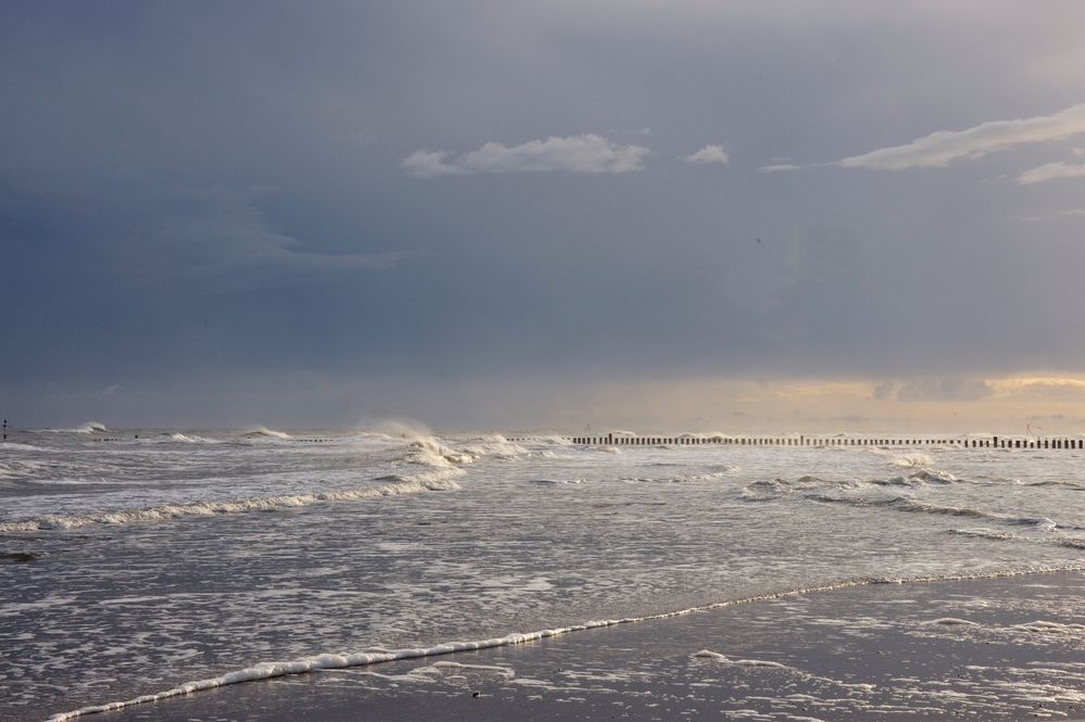 Steife Brise über dem Meer vor Wangerooge