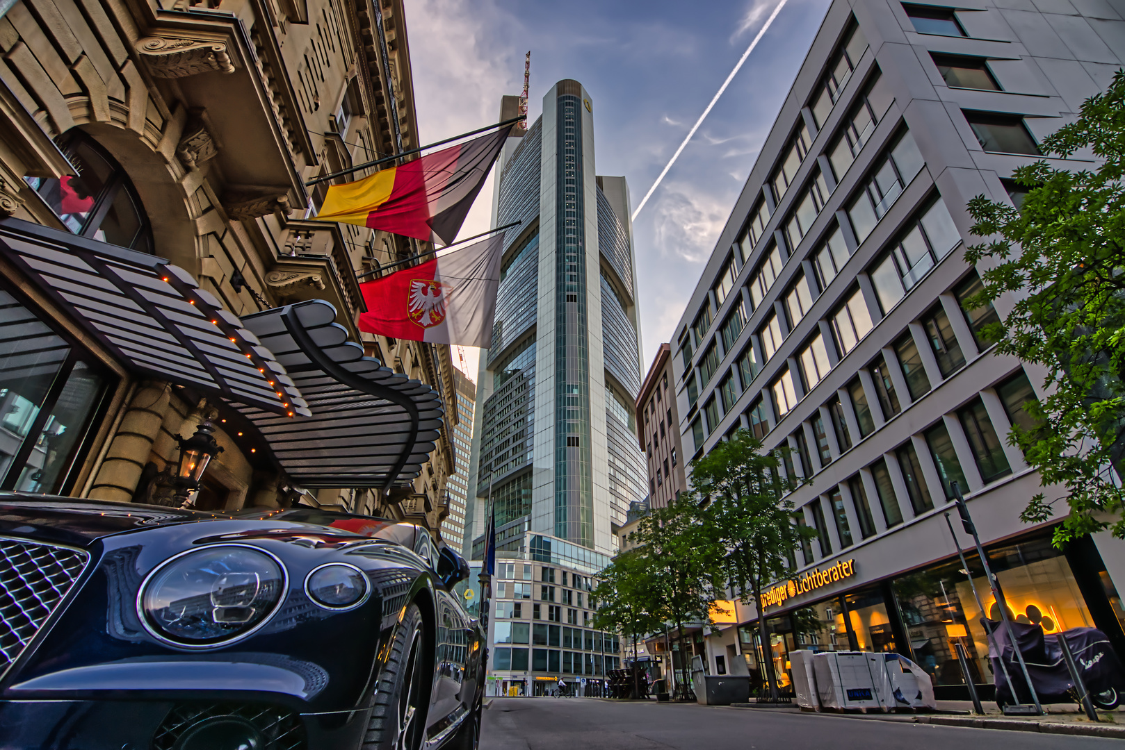 Steigenberger Hotel Frankfurt, mit Blick auf Commerzbank