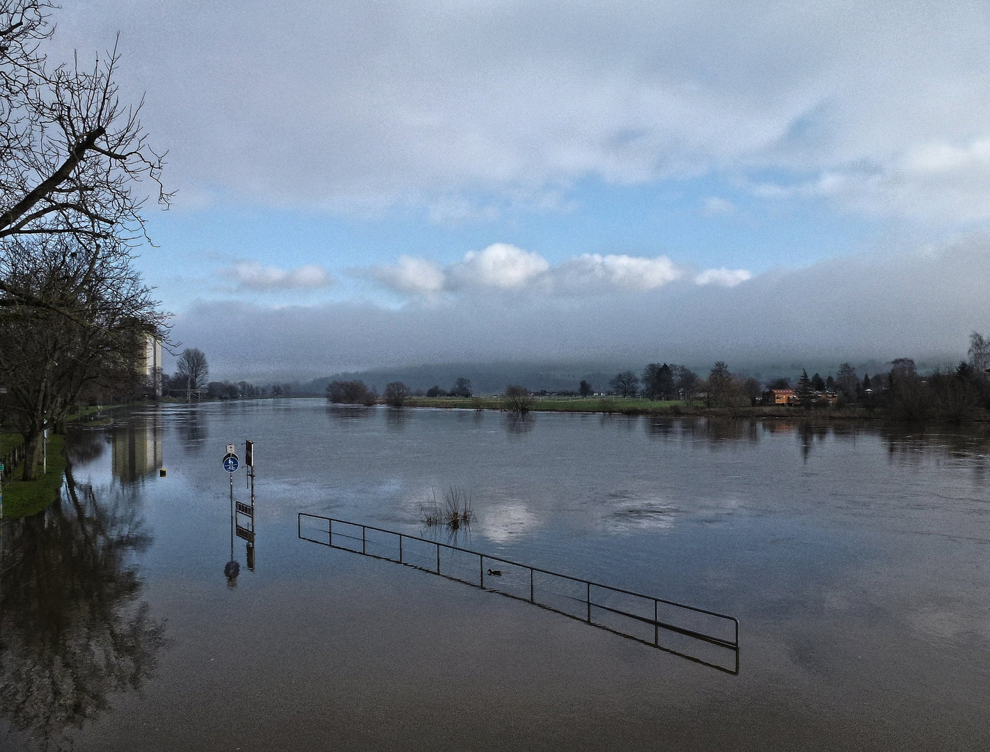 -Steigendes Hochwasser -