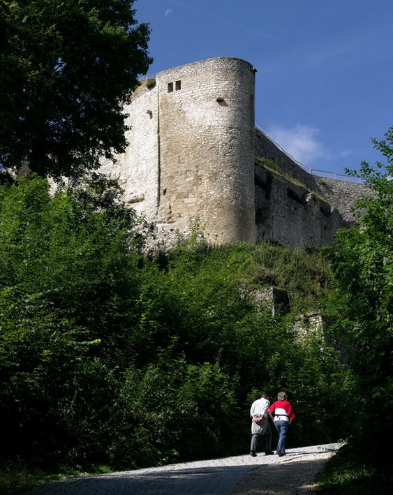 steil bergauf zum Hohenneuffen