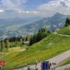 Steil geht die Hahnenkammabfahrt von Beginn an 