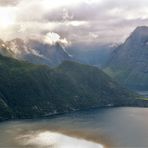 STEILAUFSTIEG IN DER FJORDWAND