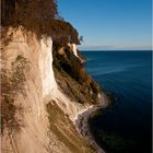 Steilküste am blauen Meer