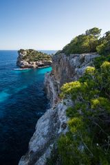 Steilküste bei der Cala des Moro