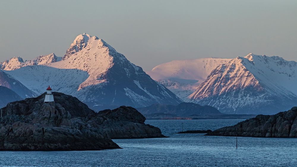 STEILKÜSTE BEI STAMSUND, LOFOTEN (NOR)