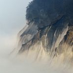 Steilküste im Nebel