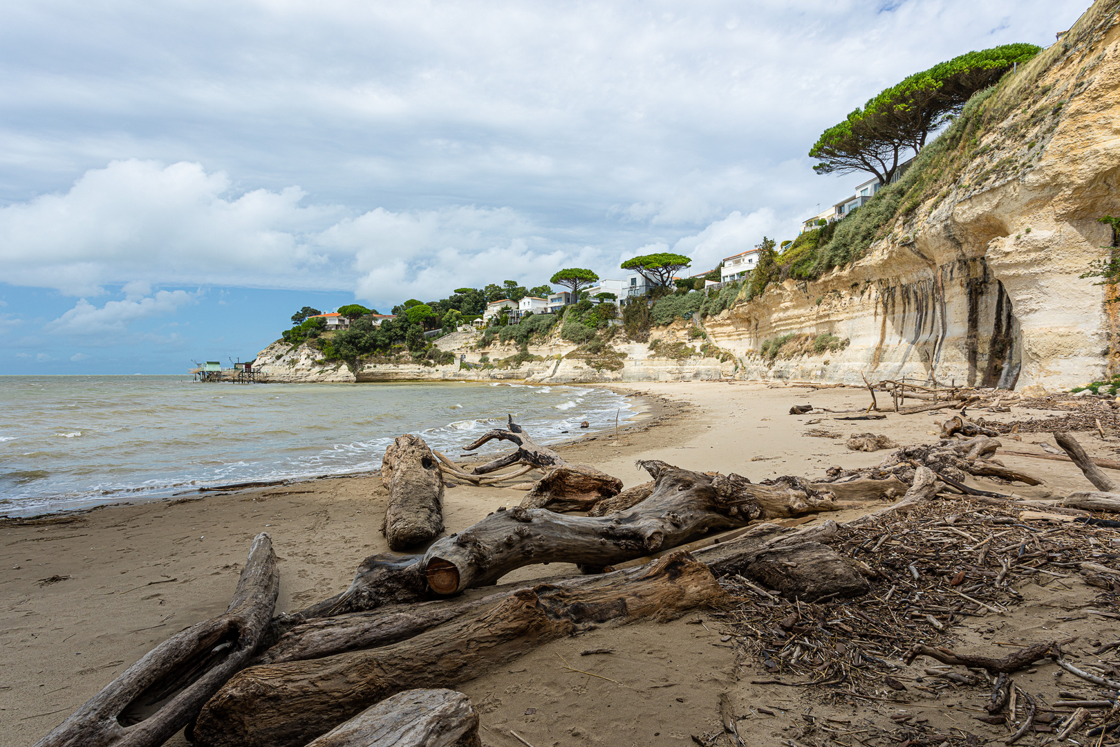 Steilküste und Strand bei Meschers-sur-Gironde