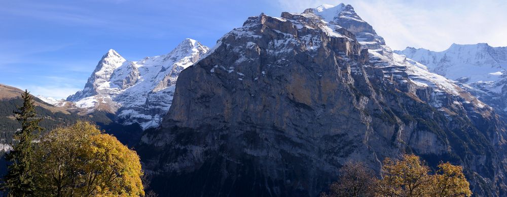 Steilwand der Jungfrau (Schwarzmönch) ins Lauterbrunnental