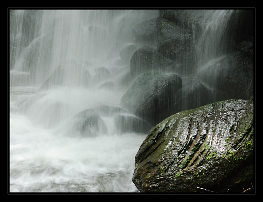 Stein am Wasserfall