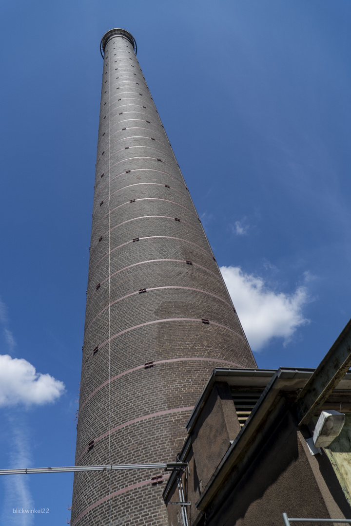 Stein auf Stein - dem blauen Himmel entgegen