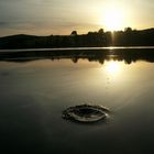 Stein fällt ins Wasser 2