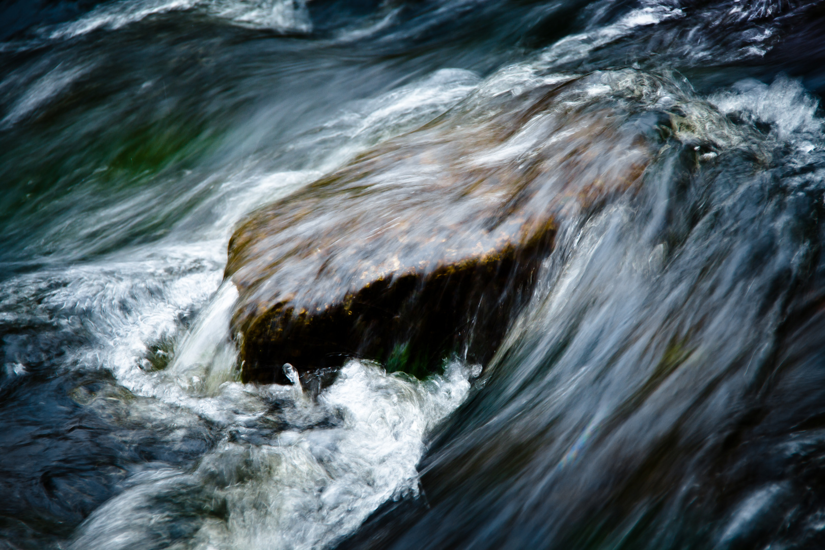 Stein im Fluss