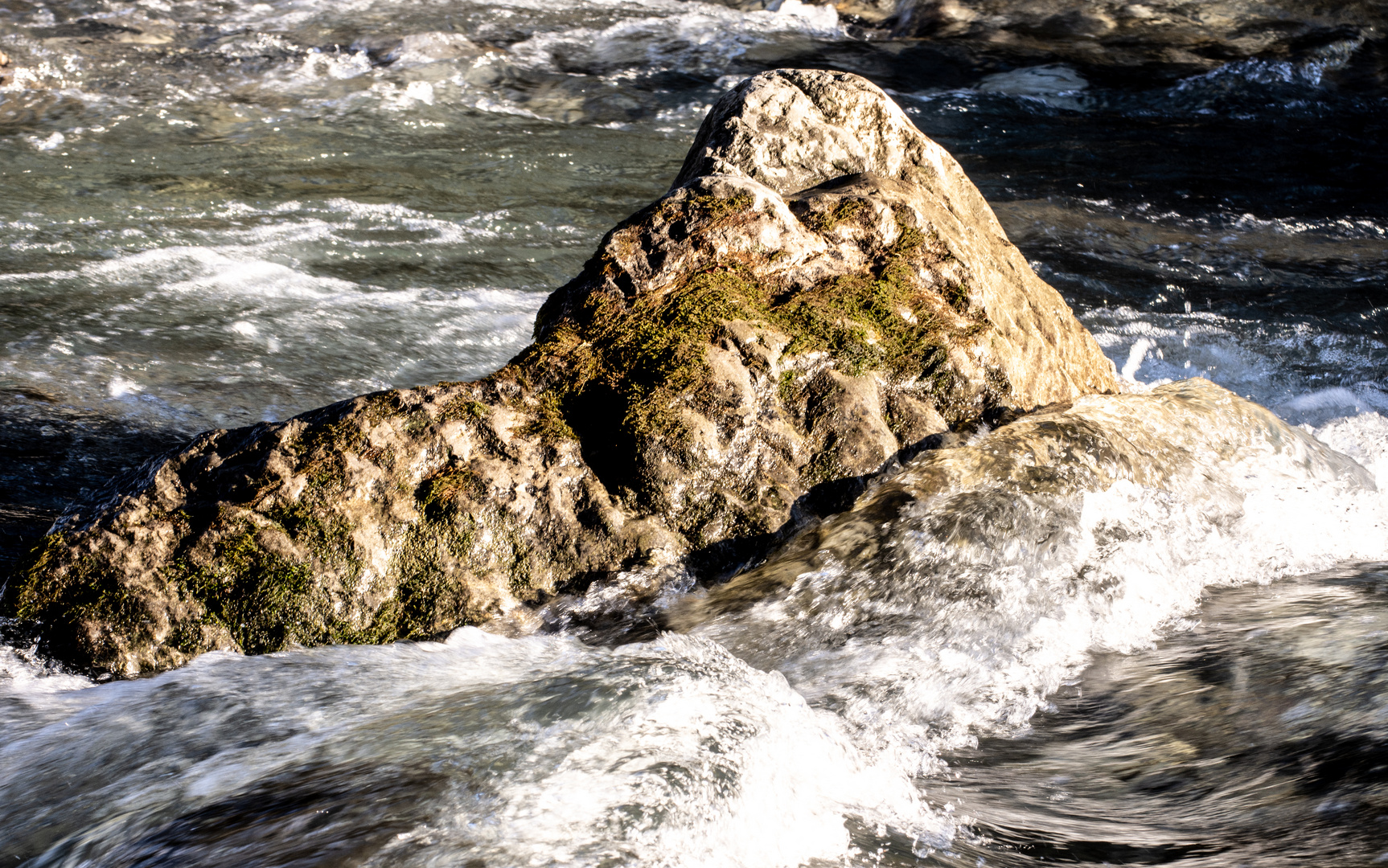 Stein im Fluss