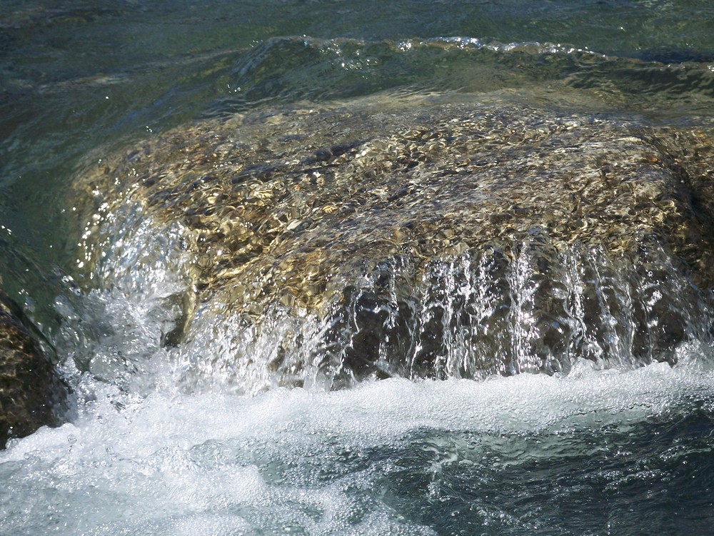 Stein im Gebirgsbach