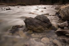 Stein im Wasser