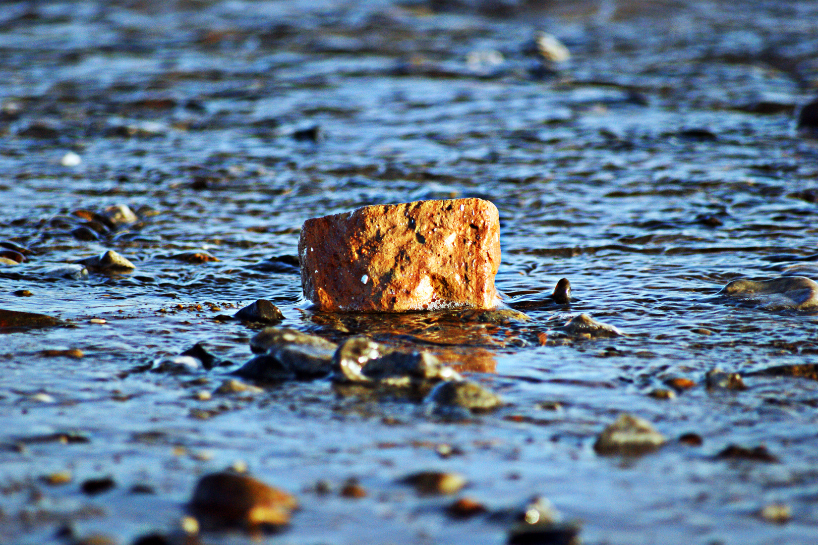 Stein im Wasser