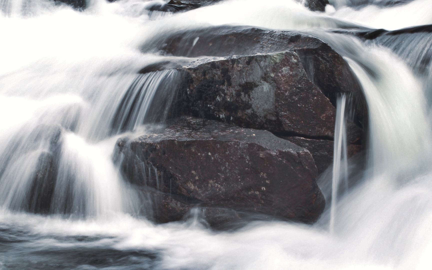 Stein im Wasser