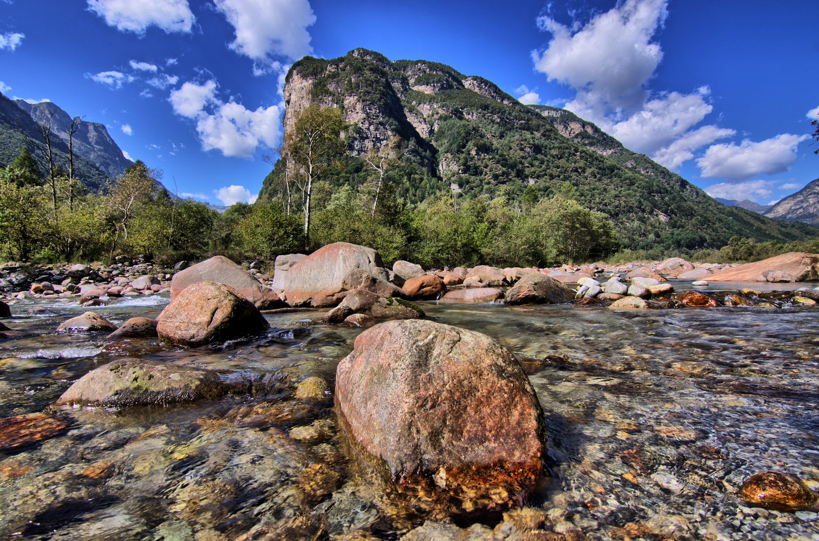 Stein im Wasser