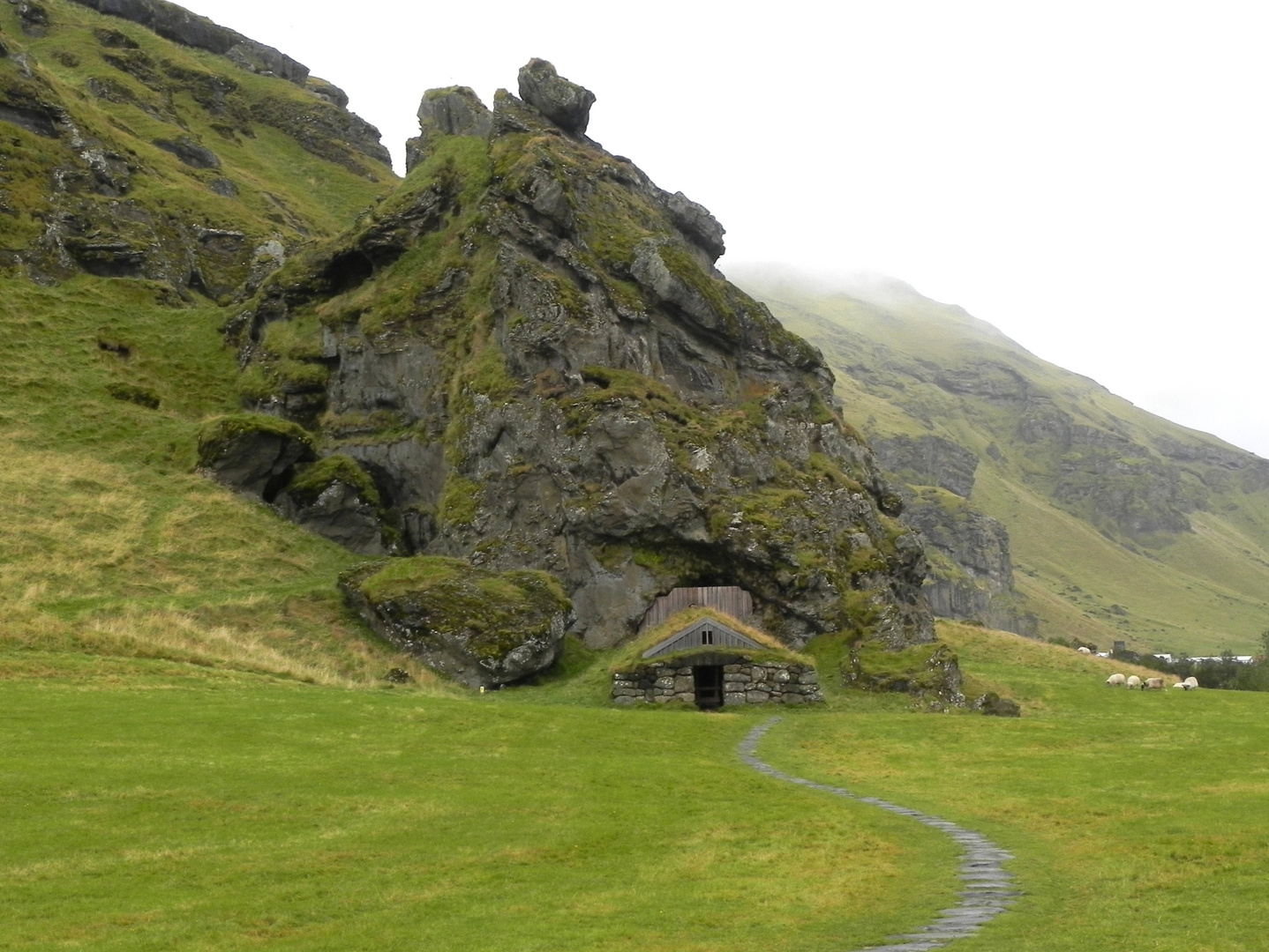 Steinahellir - alte Thingstätte in Südisland