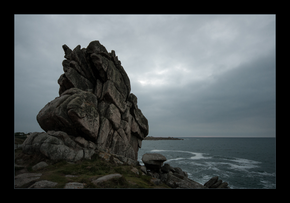 Steinbatzen am Meer