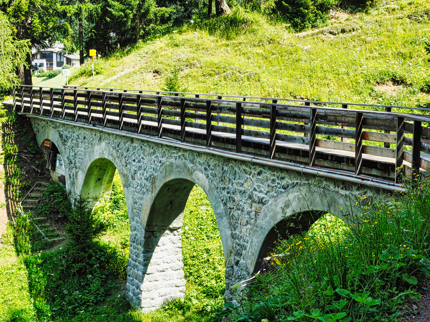 Steinbogen-Brücke