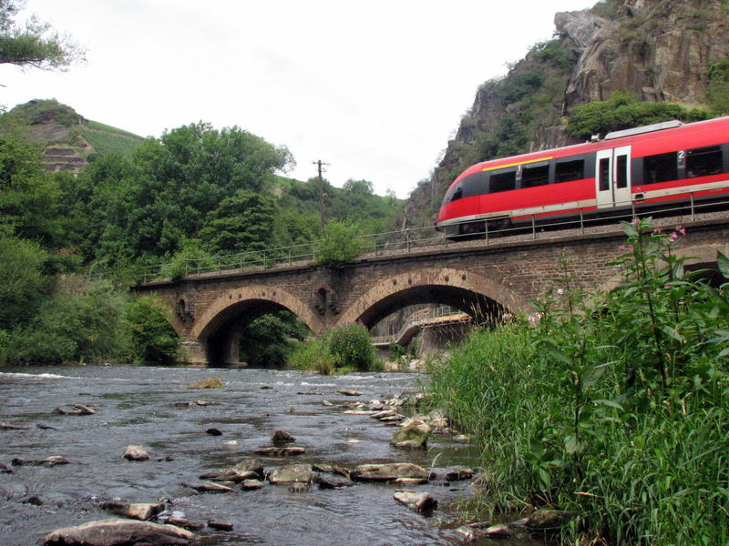 Steinbogenbrücke bei Walporzheim mit Talent