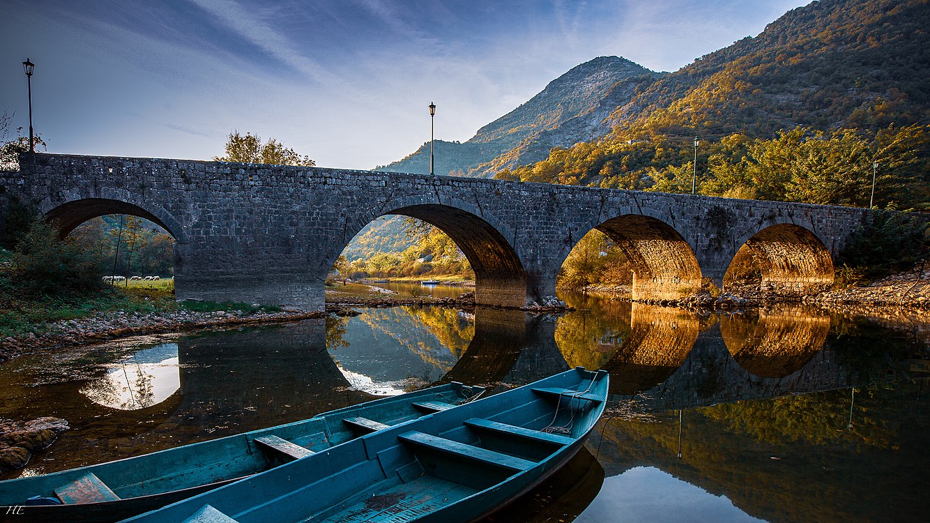 Steinbogenbrücke über die Crnojevic