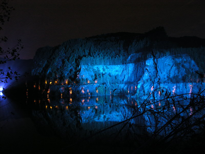 Steinbruch in blau