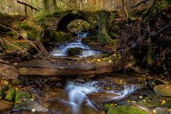 Steinbrücke im Katzenbachtal .