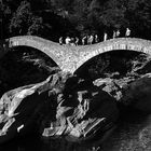  Steinbrücke im Verzasca Tal 