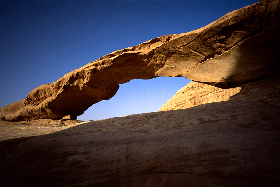 Steinbrücke im Wadi Rum