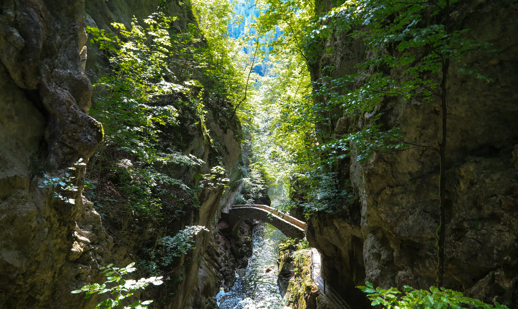 Steinbrücke in der Areuse-Schlucht