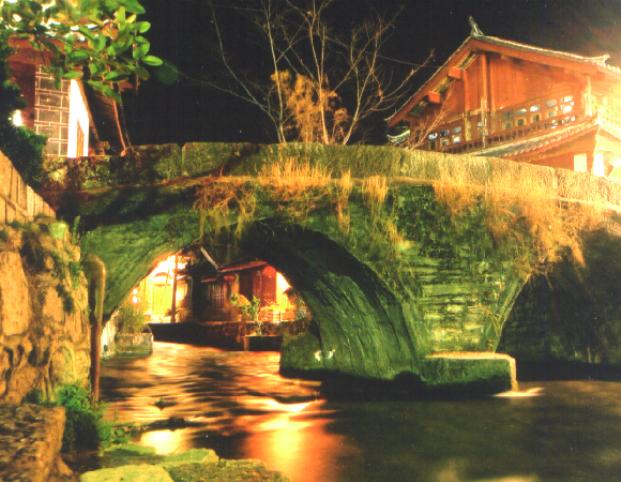 SteinBruecke in der Nacht