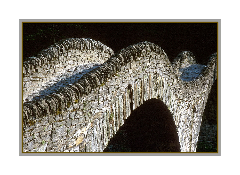 Steinbrücke von Lavertezzo