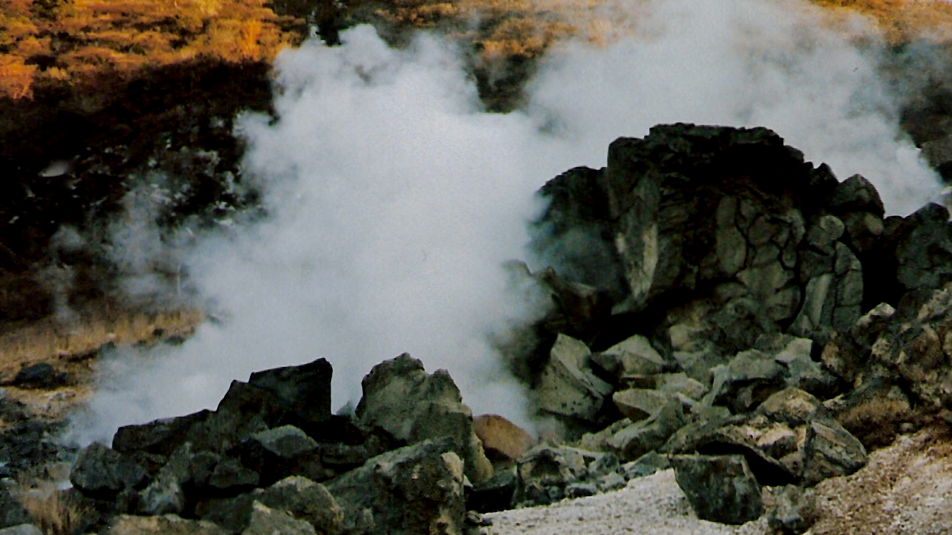 Steine (heiße Quellen im Fuji-Hakone-Izu Nationalpark in Japan)  MW 1997.02.19. 