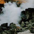 Steine (heiße Quellen im Fuji-Hakone-Izu Nationalpark in Japan)  MW 1997.02.19. 