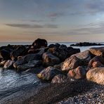 Steine im Licht der noch tief stehenden Sonne