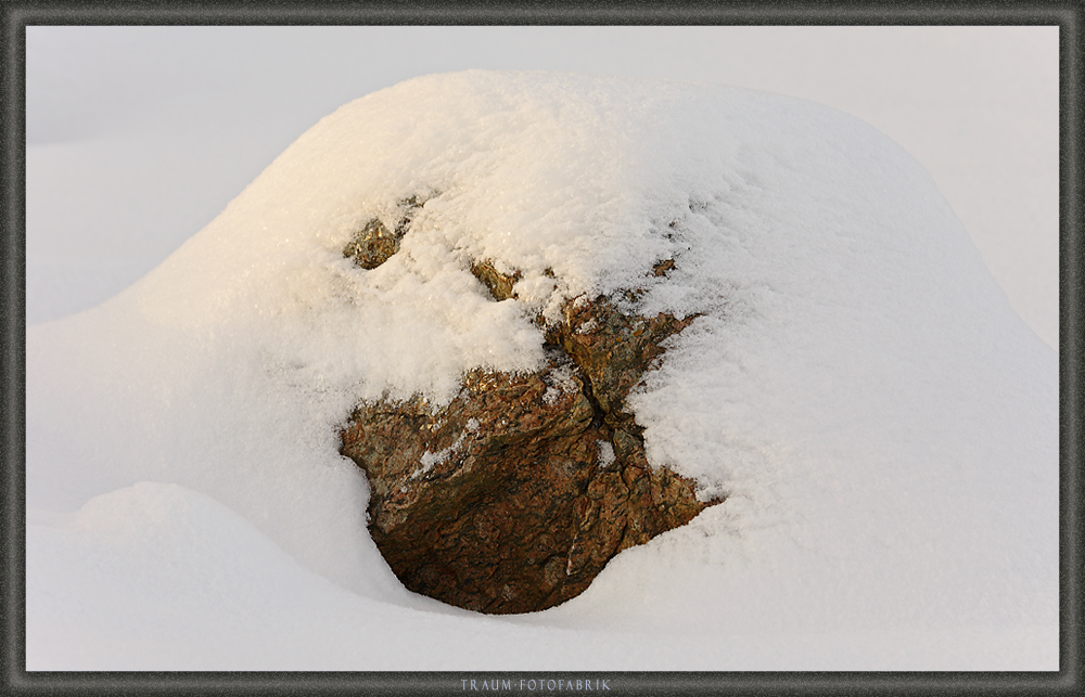 Steine im Schnee III