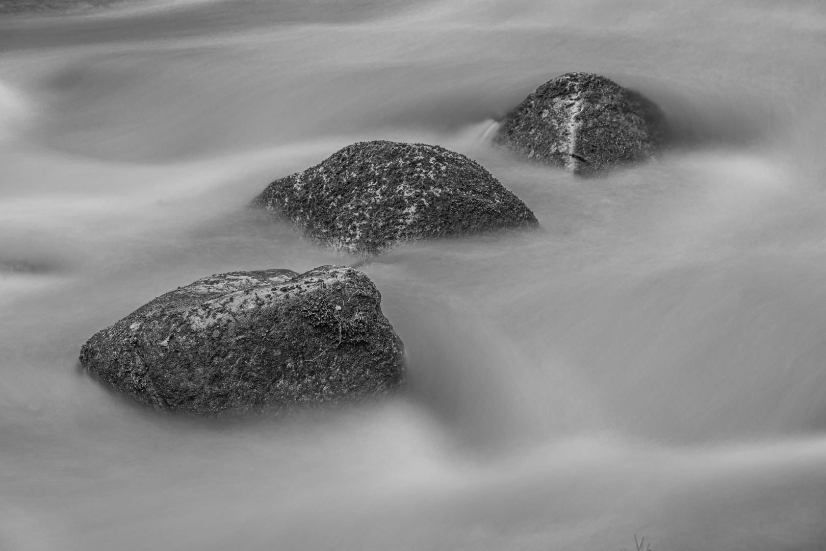 Steine im Wasser (2)