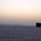 Steine in der Salzwüste Tunesiens