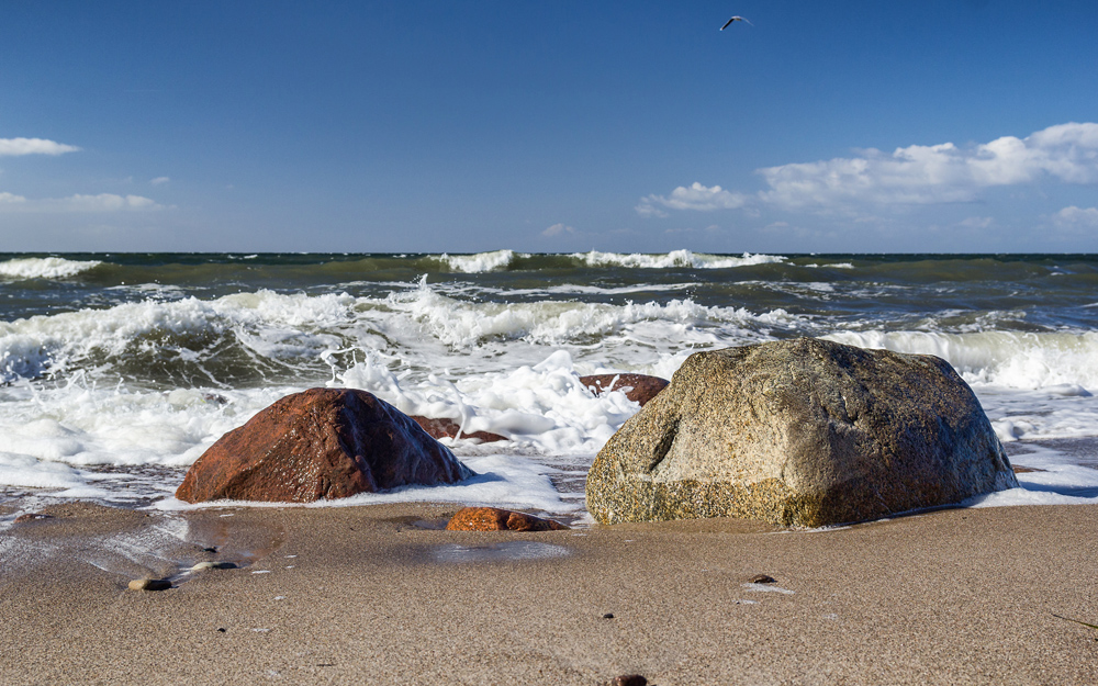 Steine, Meer und Wellen