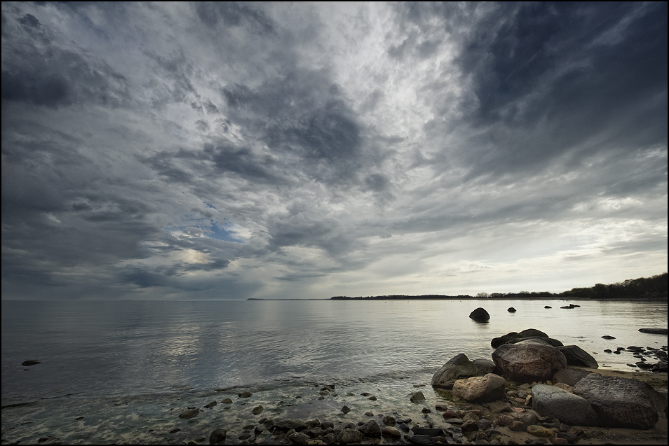 Steine, Meer und Wolken