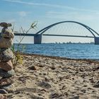 Steine und Fehmarnsundbrücke