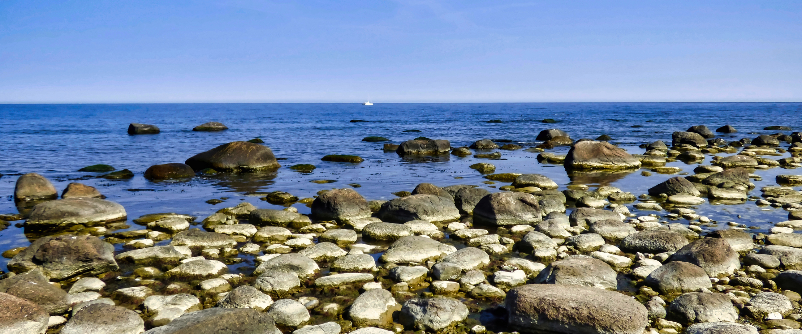 Steine und Meer