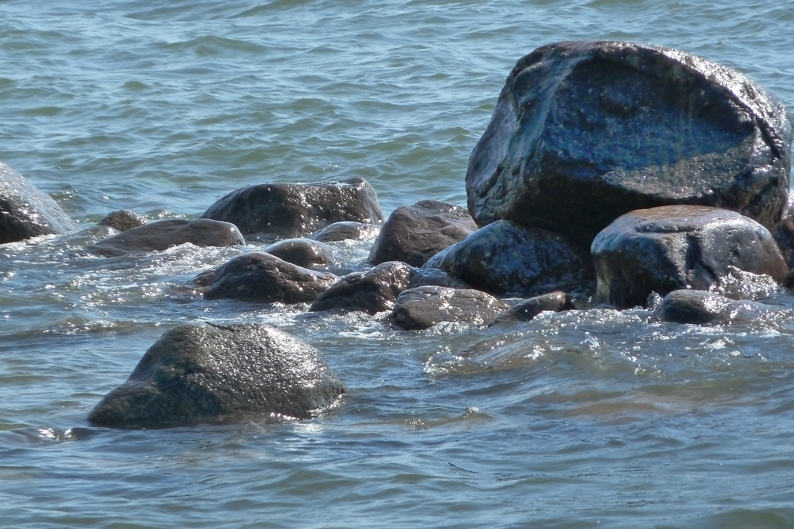 Steine und Wasser
