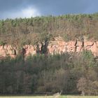 Steine Wald und Himmel