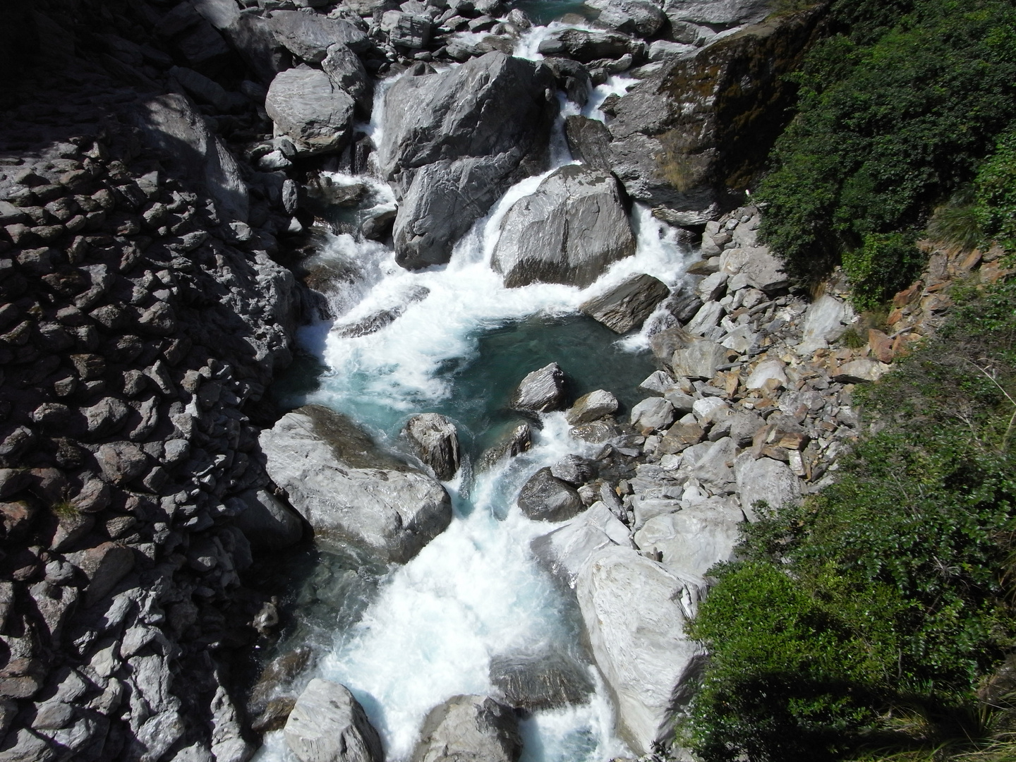 Steine-Wasser-Natur